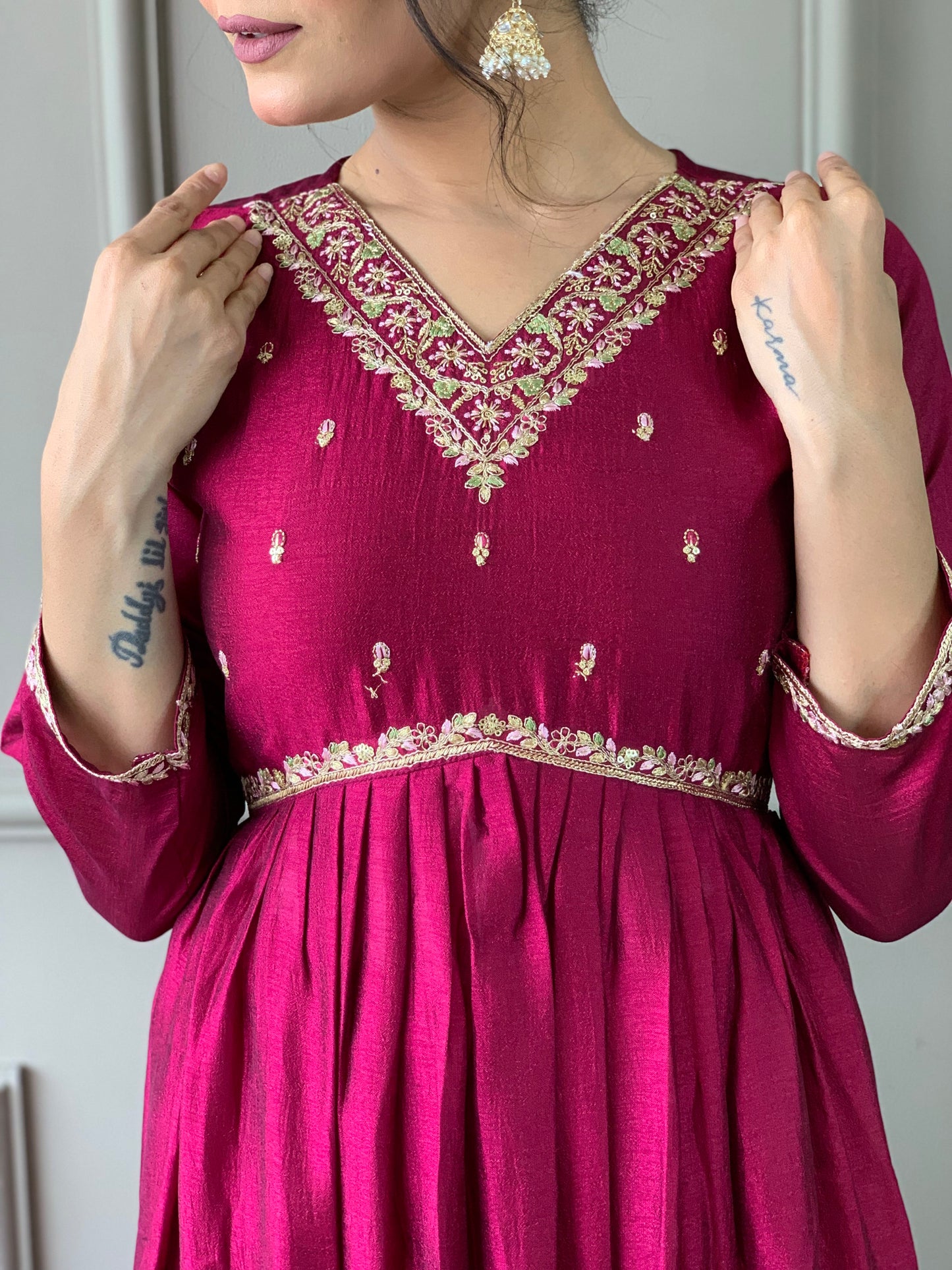 Elegent Beautifully designed that seamlessly combines tradition kurta set