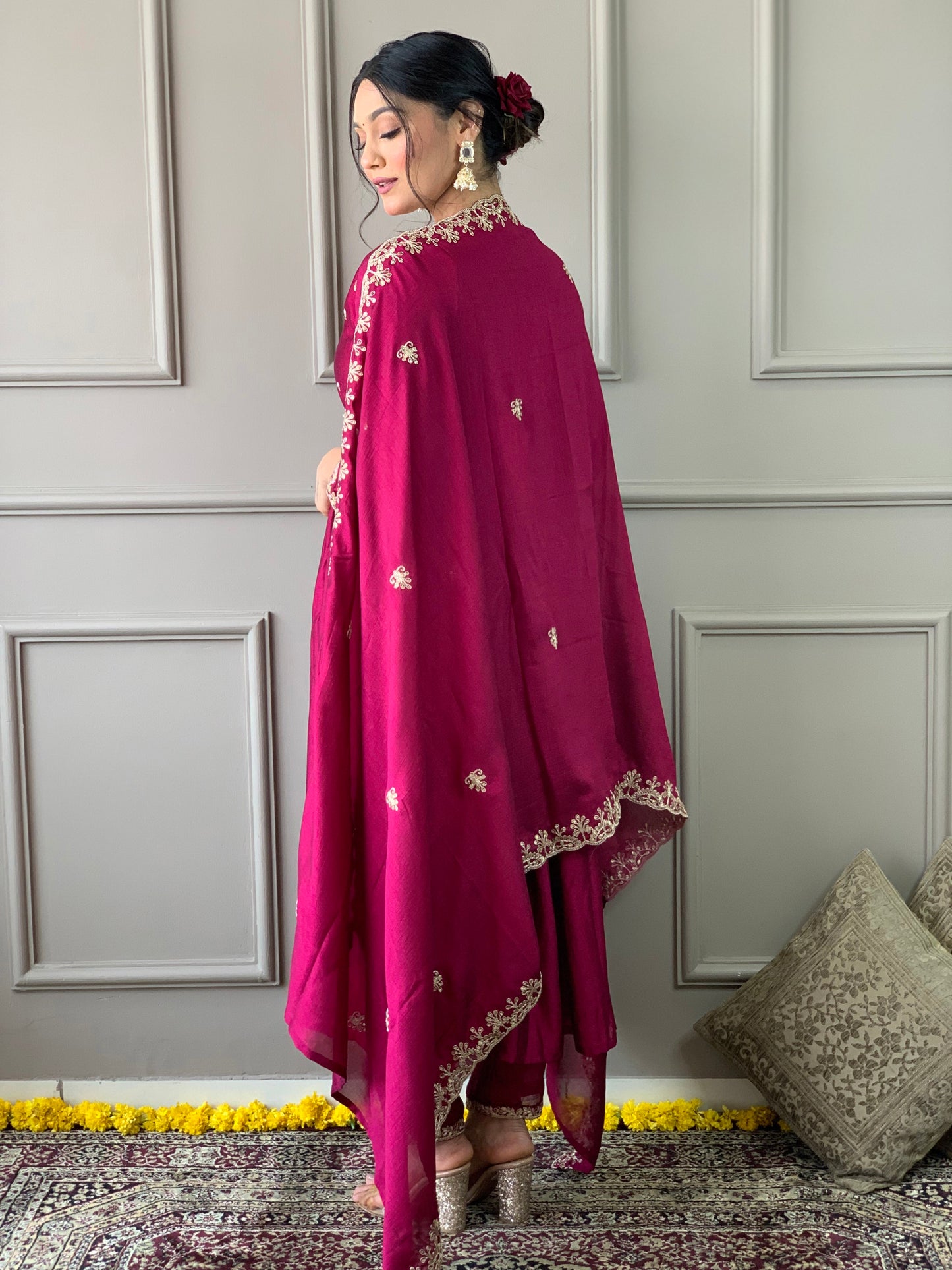 Elegent Beautifully designed that seamlessly combines tradition kurta set