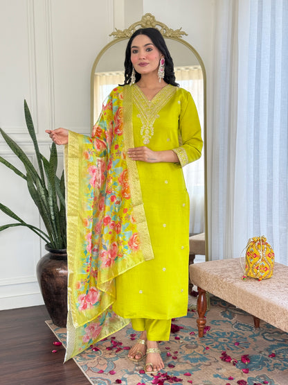 Elegent Beautifully designed that seamlessly combines tradition kurta set