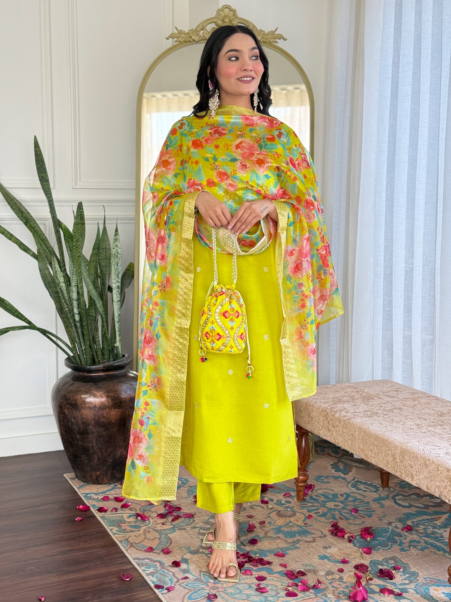 Elegent Beautifully designed that seamlessly combines tradition kurta set