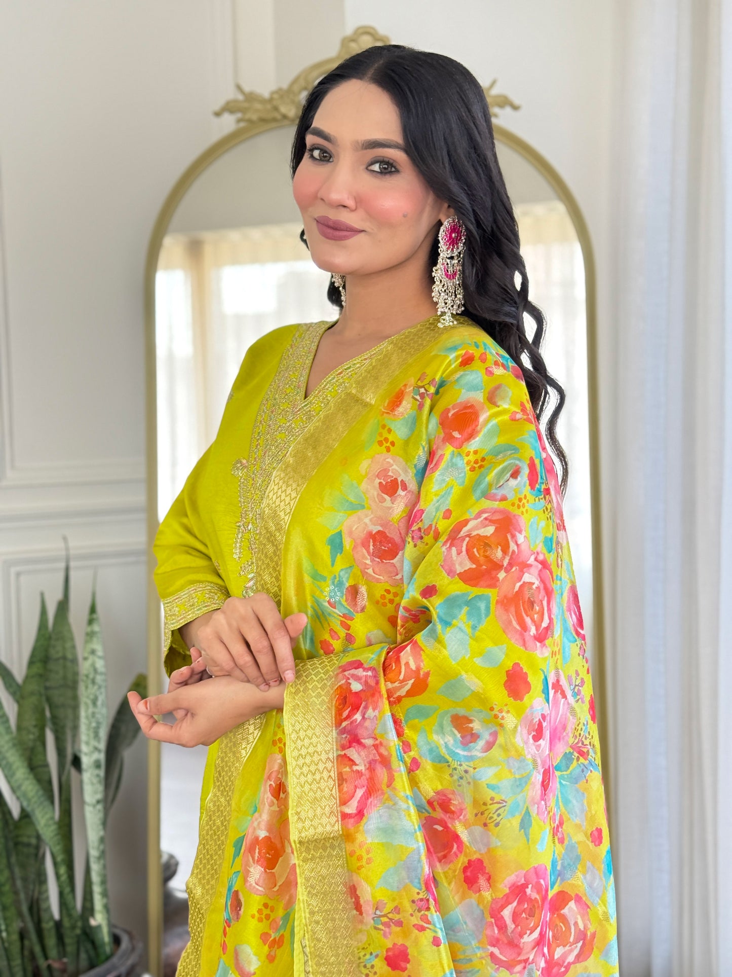 Elegent Beautifully designed that seamlessly combines tradition kurta set
