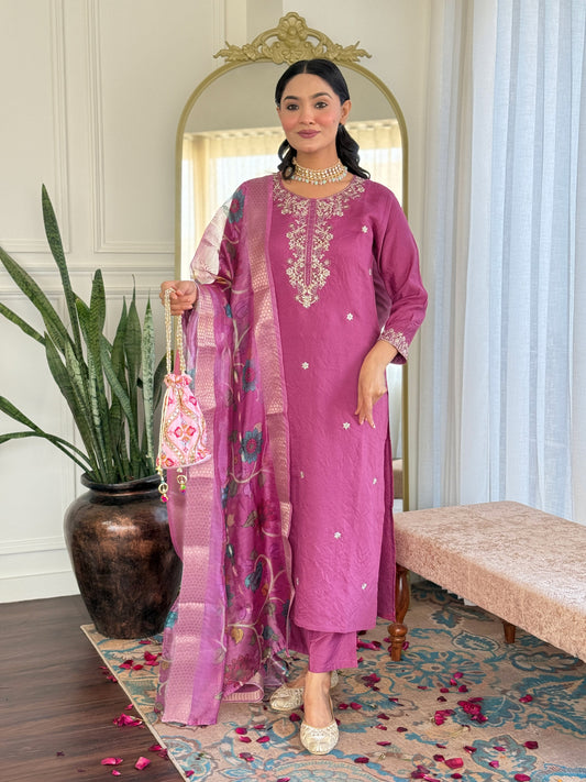 Elegent Beautifully designed that seamlessly combines tradition kurta set