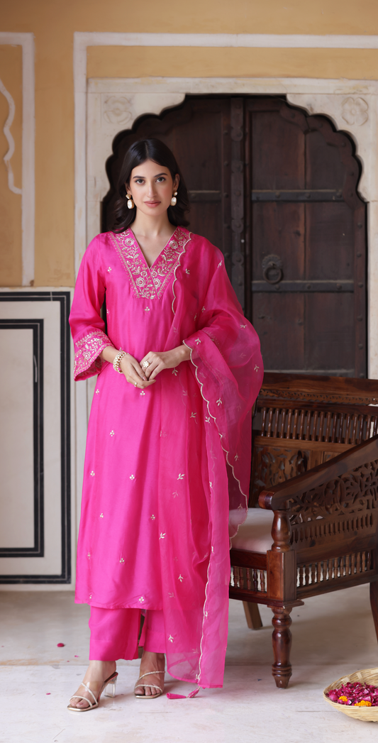 Beautifully designed that seamlessly combines tradition kurta set