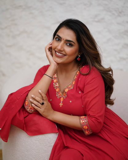 Elegent Beautifully designed that seamlessly combines tradition kurta set