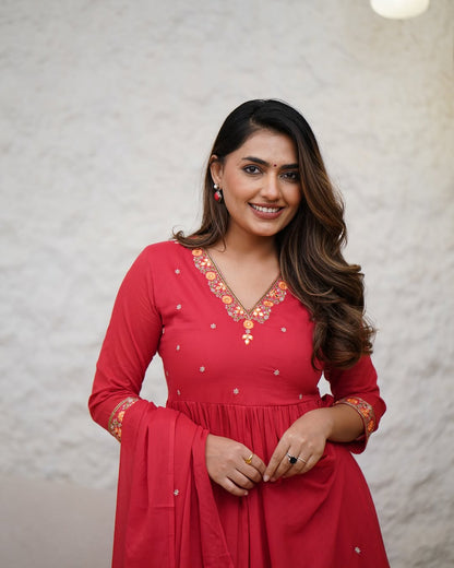 Elegent Beautifully designed that seamlessly combines tradition kurta set