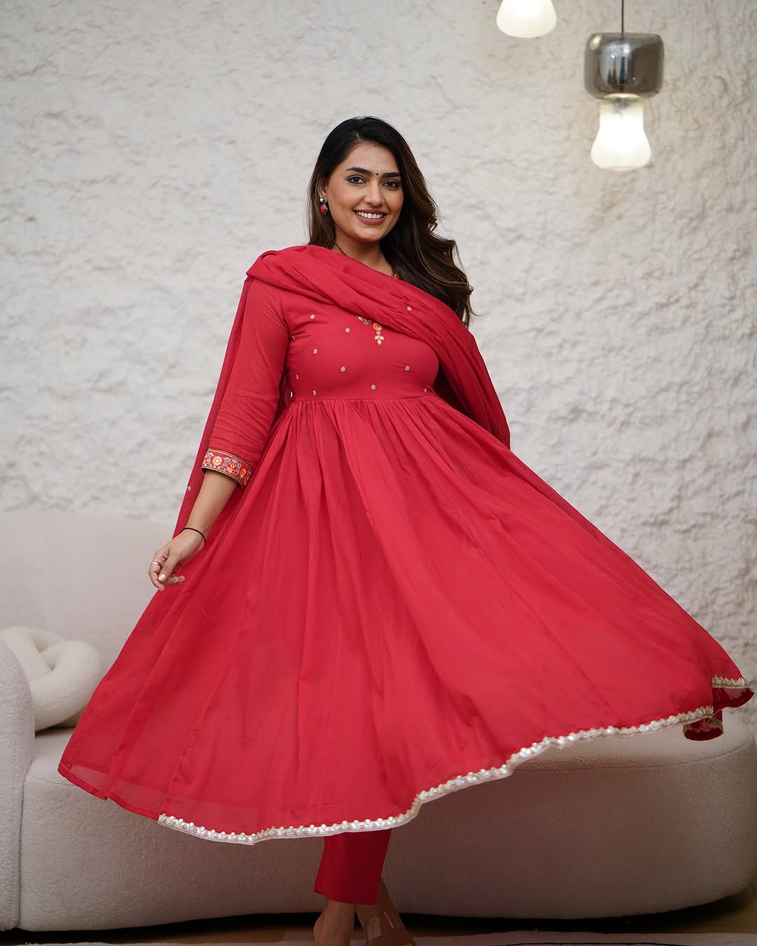 Elegent Beautifully designed that seamlessly combines tradition kurta set
