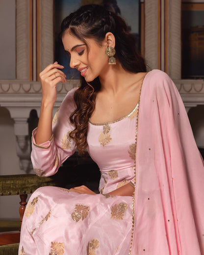 Eyes Catching Peach Color Heavy Faux Georgette With Embroidery Work Designer Anarkali Suit