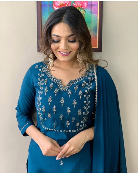 Beautifully designed that seamlessly combines tradition kurta set