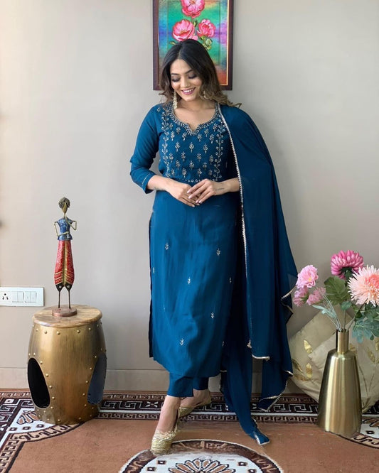 Beautifully designed that seamlessly combines tradition kurta set