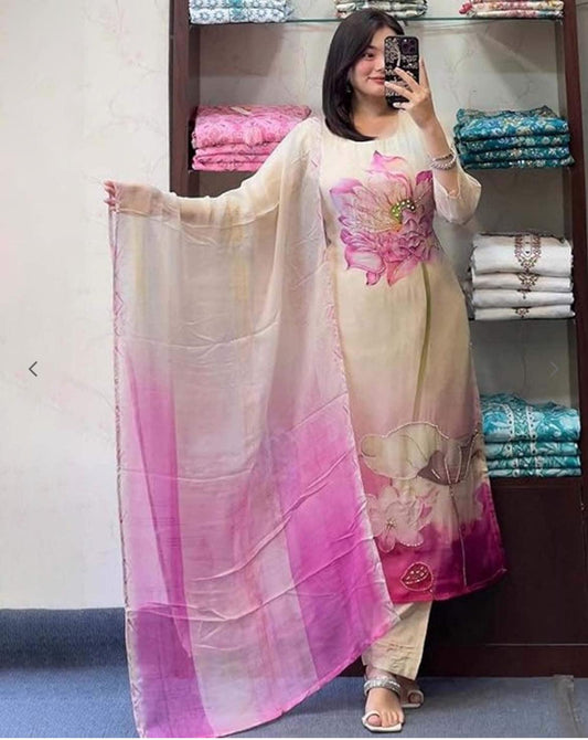 Beautifully designed that seamlessly combines tradition kurta set