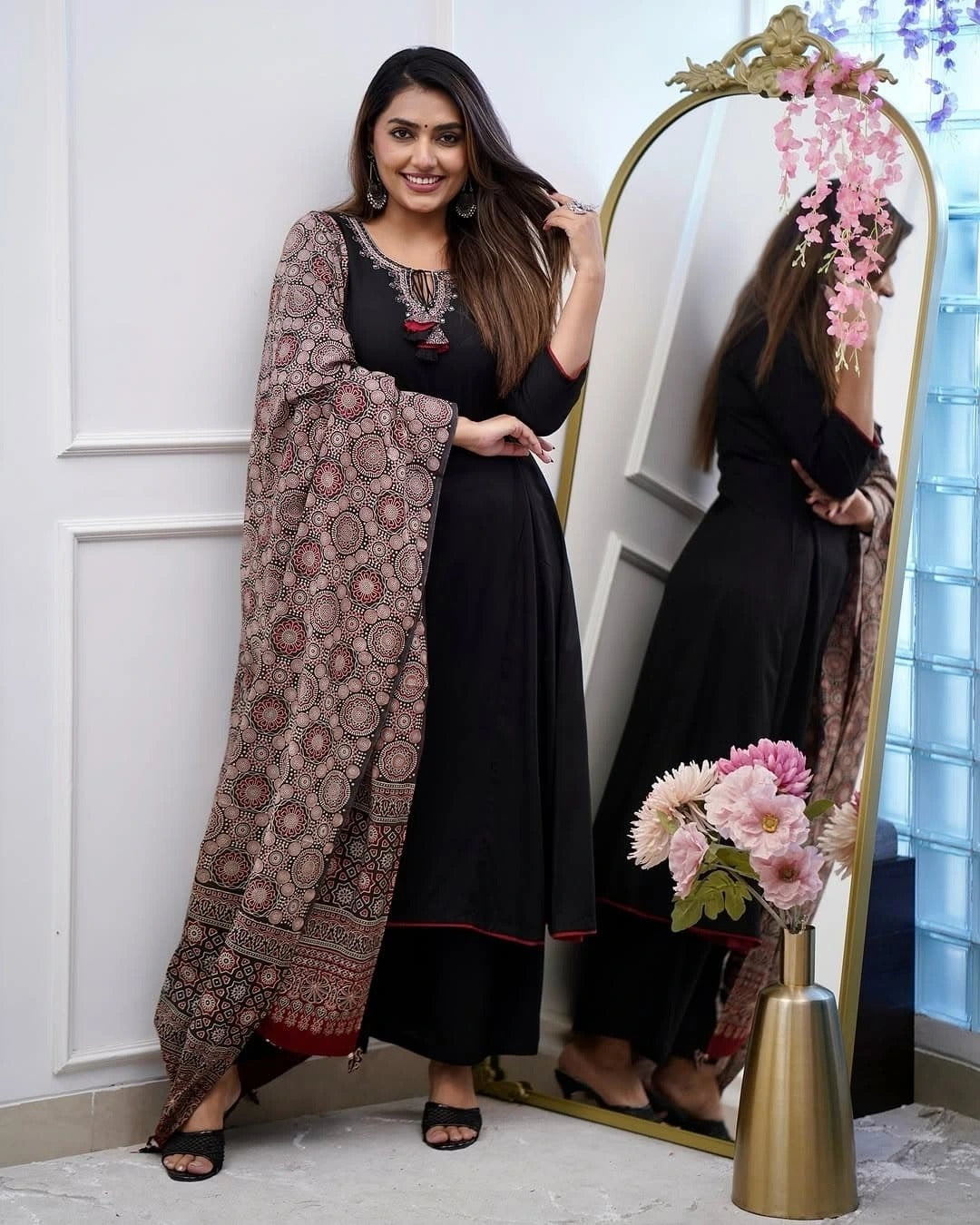 Beautifully designed that seamlessly combines tradition kurta set