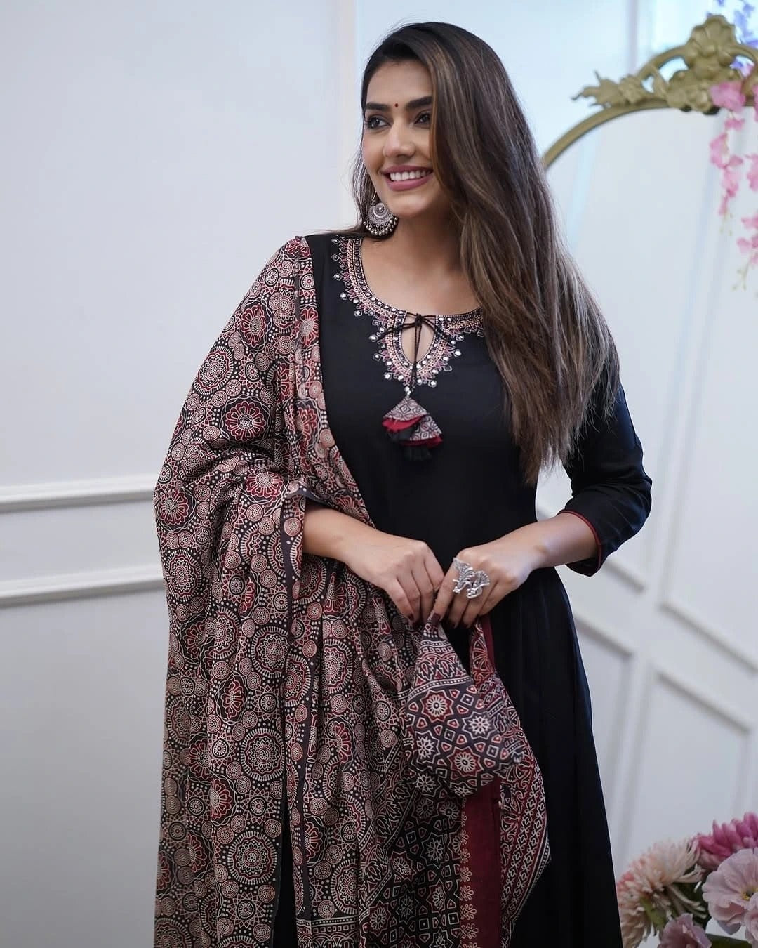 Beautifully designed that seamlessly combines tradition kurta set