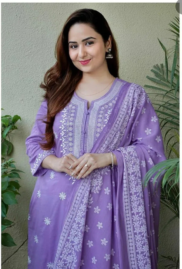 Elegent Beautifully designed that seamlessly combines tradition kurta set