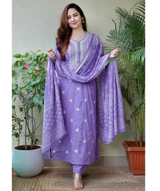 Elegent Beautifully designed that seamlessly combines tradition kurta set