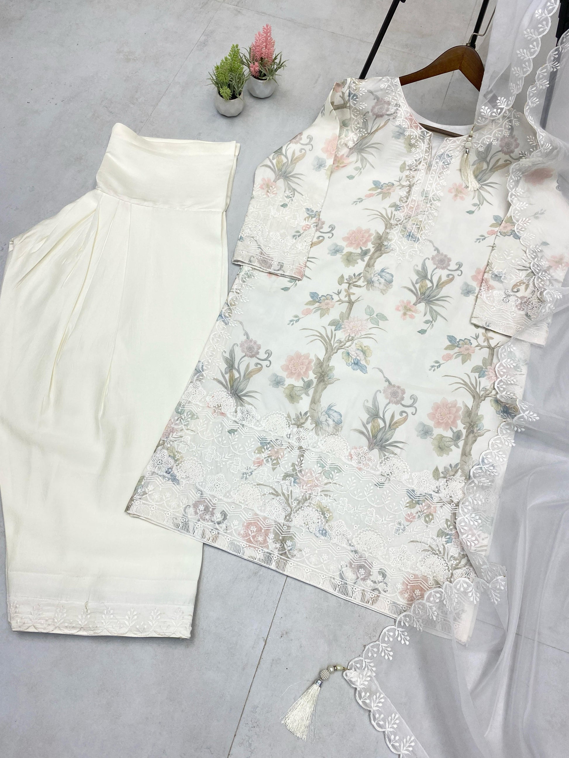 Preferable Tebi Organza White Color Salwar Suit
