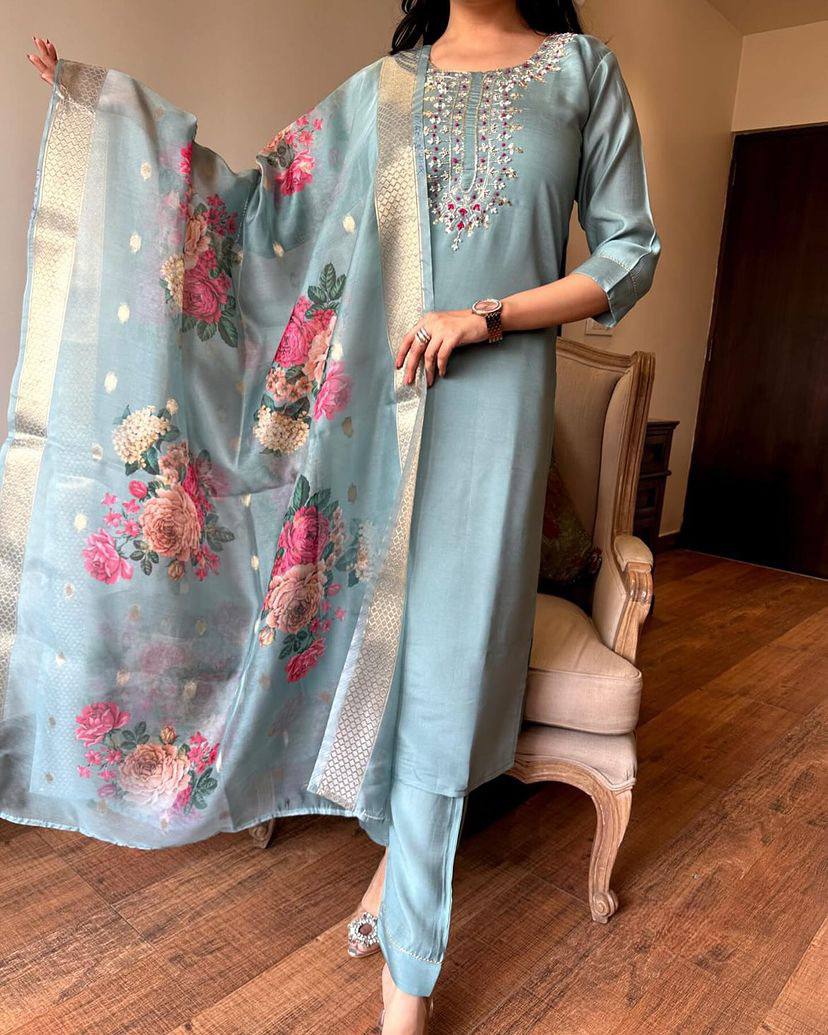 Beautifully designed that seamlessly combines tradition kurta set