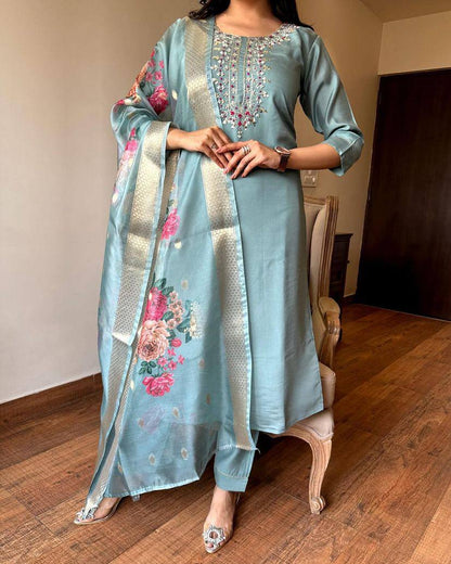 Beautifully designed that seamlessly combines tradition kurta set