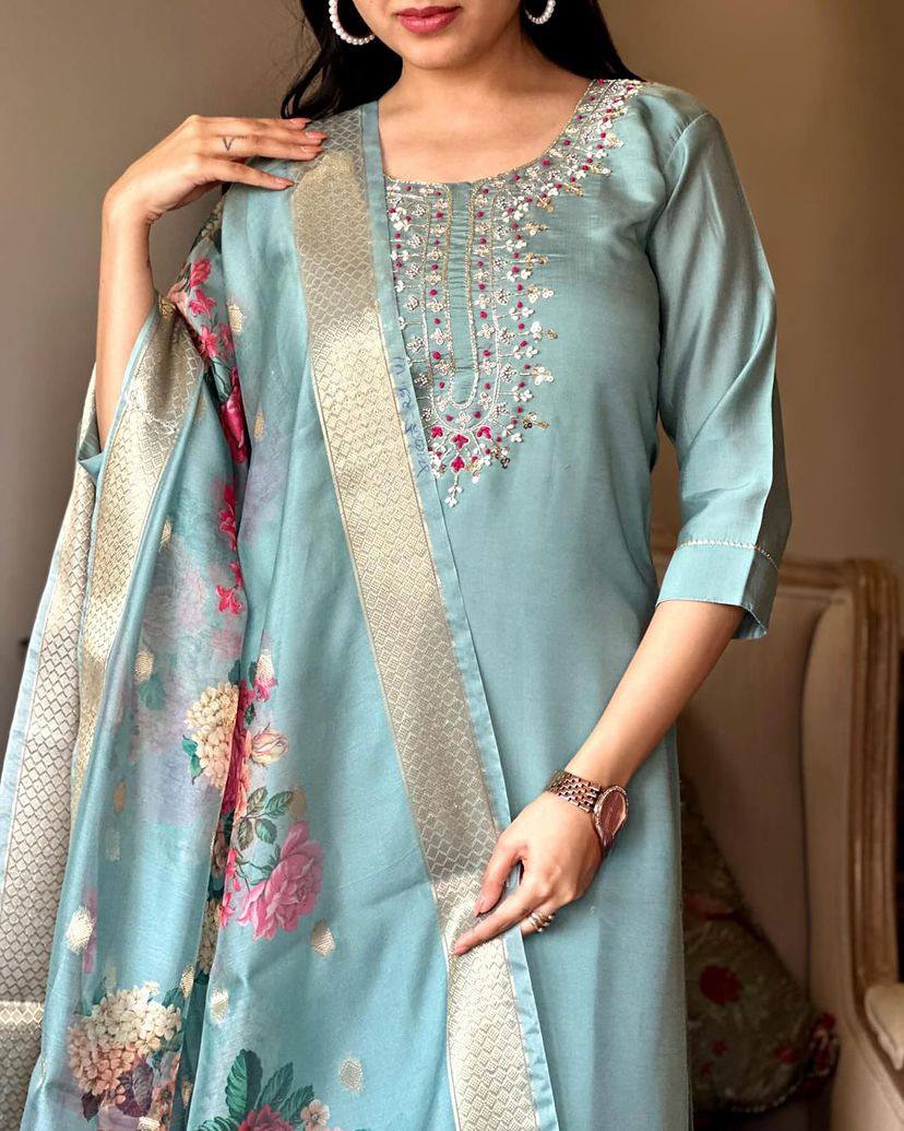 Beautifully designed that seamlessly combines tradition kurta set