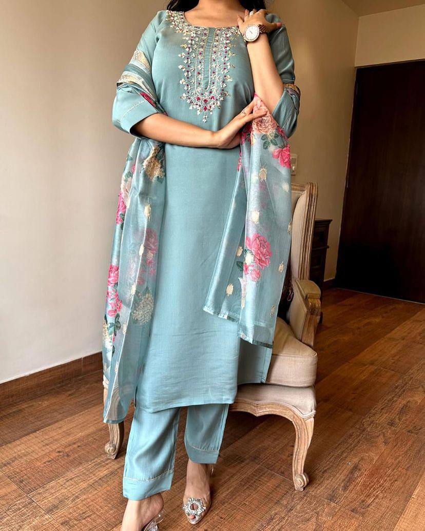 Beautifully designed that seamlessly combines tradition kurta set
