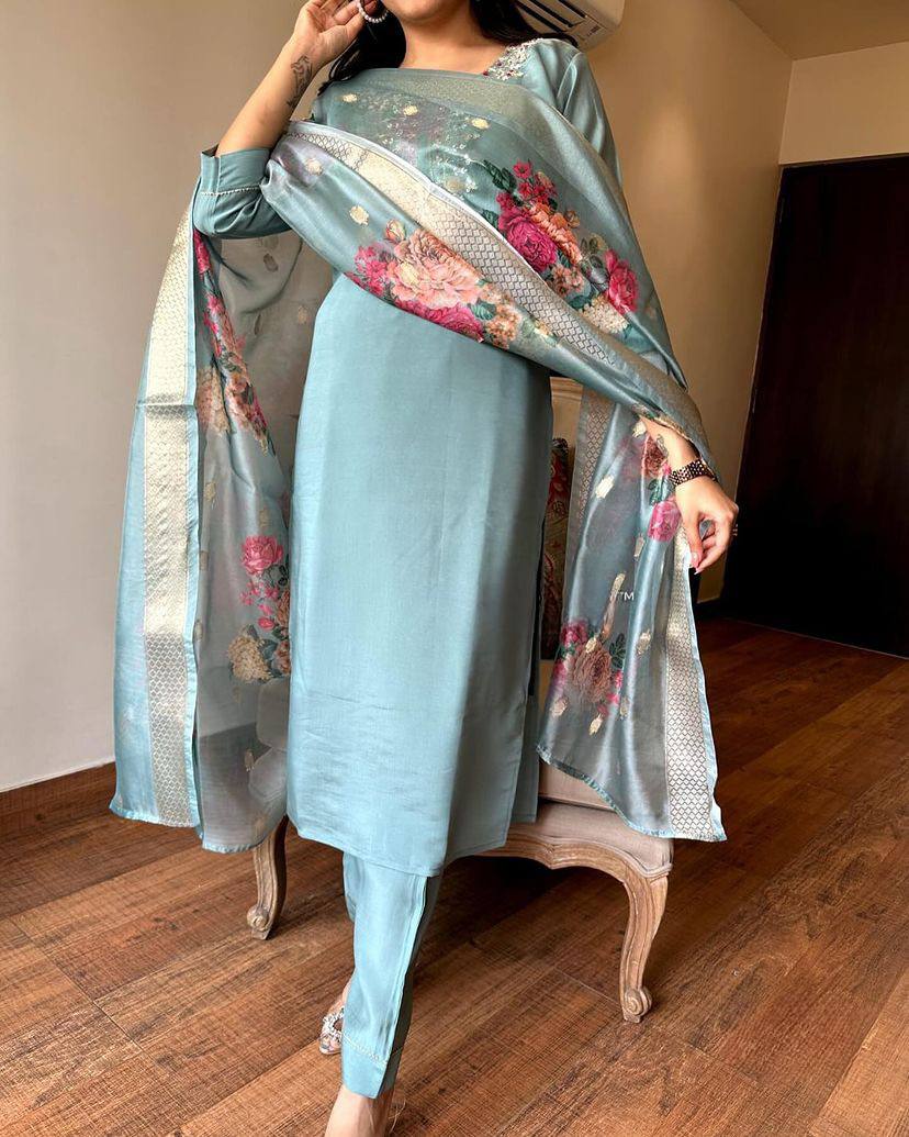 Beautifully designed that seamlessly combines tradition kurta set