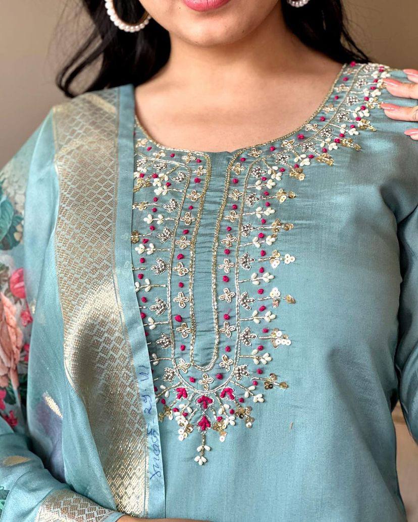 Beautifully designed that seamlessly combines tradition kurta set