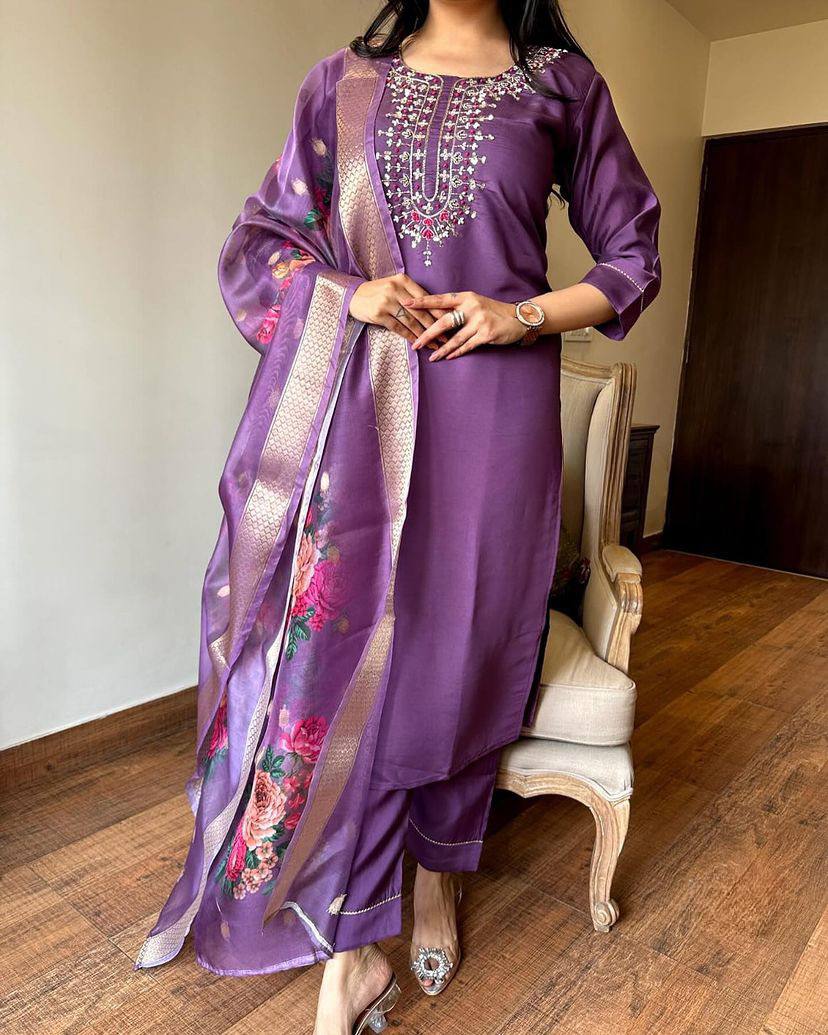 Beautifully designed that seamlessly combines tradition kurta set