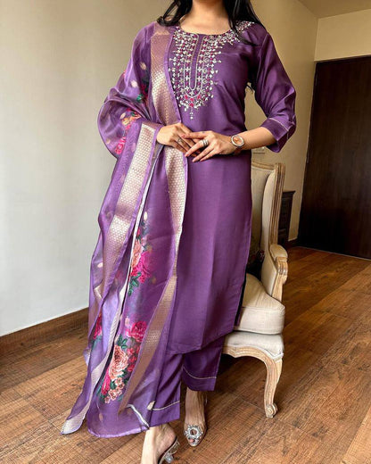Beautifully designed that seamlessly combines tradition kurta set