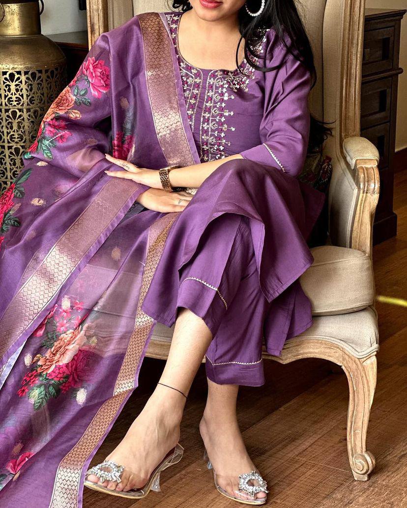 Beautifully designed that seamlessly combines tradition kurta set