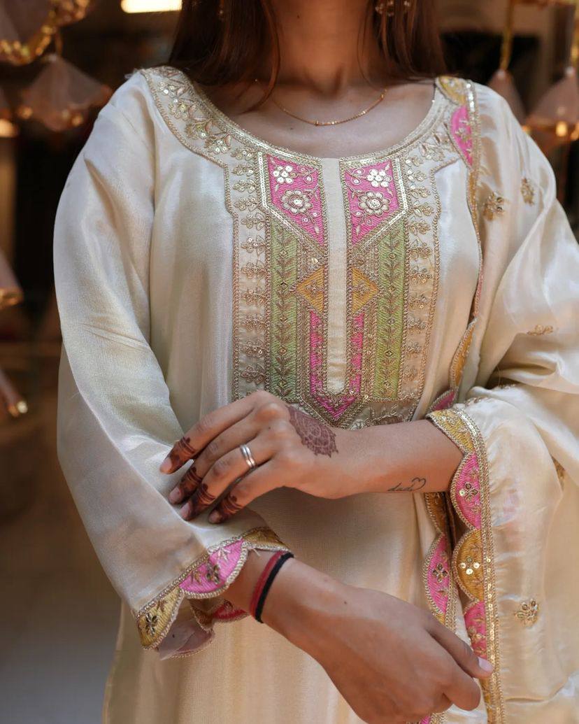 Beautifully designed that seamlessly combines tradition kurta set