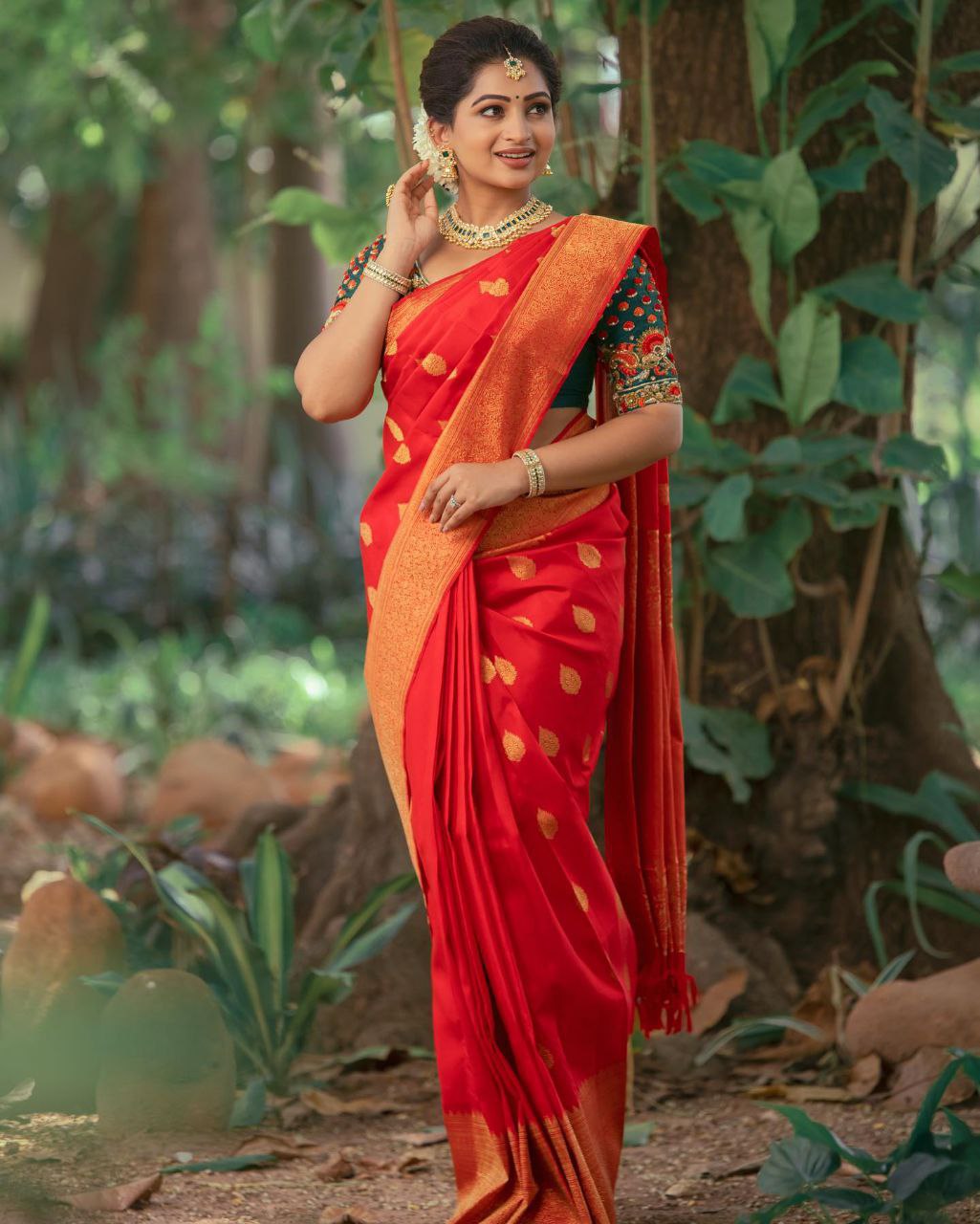Stylish Red Color Golden Jari  Design Saree