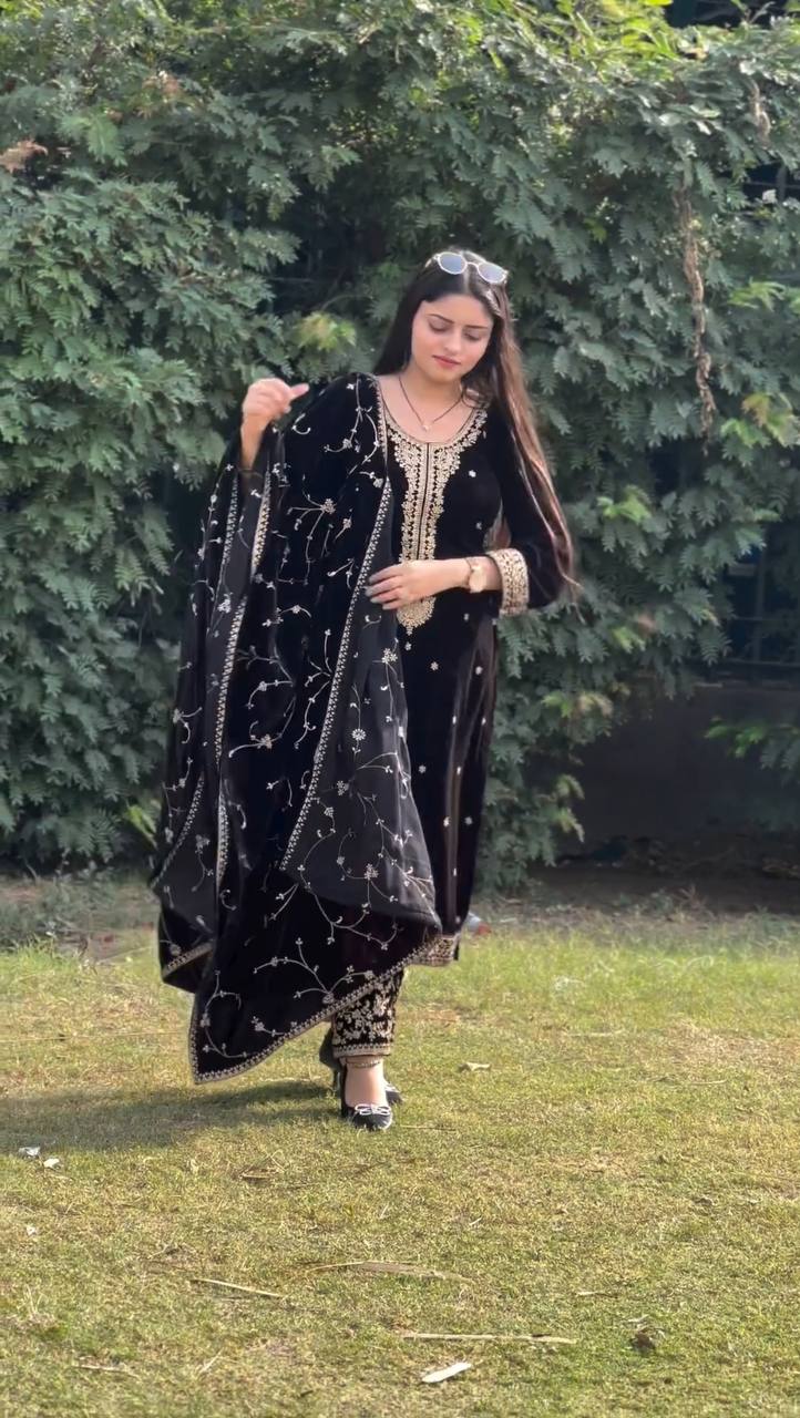 Party Wear Velvet Black Color Full Sleeve Salwar Suit