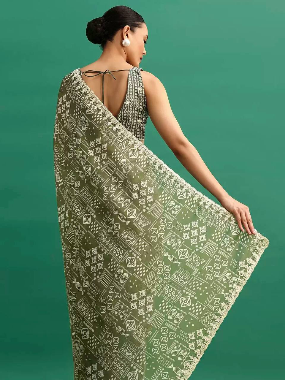 Flattering Digital Prints Green Saree