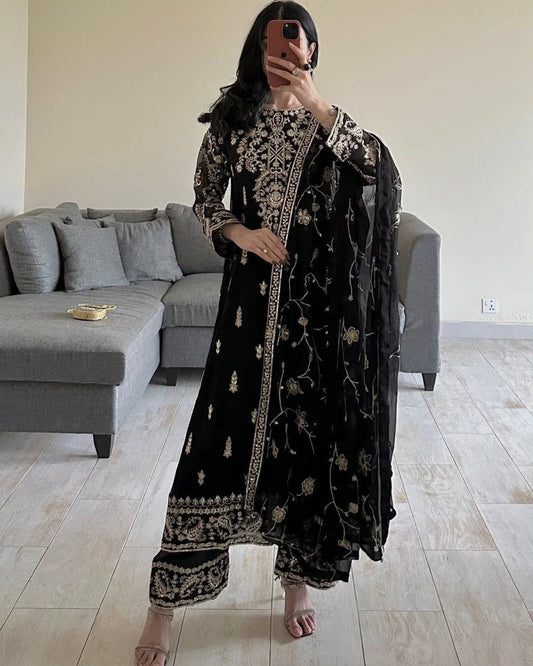 Decent Heavy Thread Work Black Salwar Suit