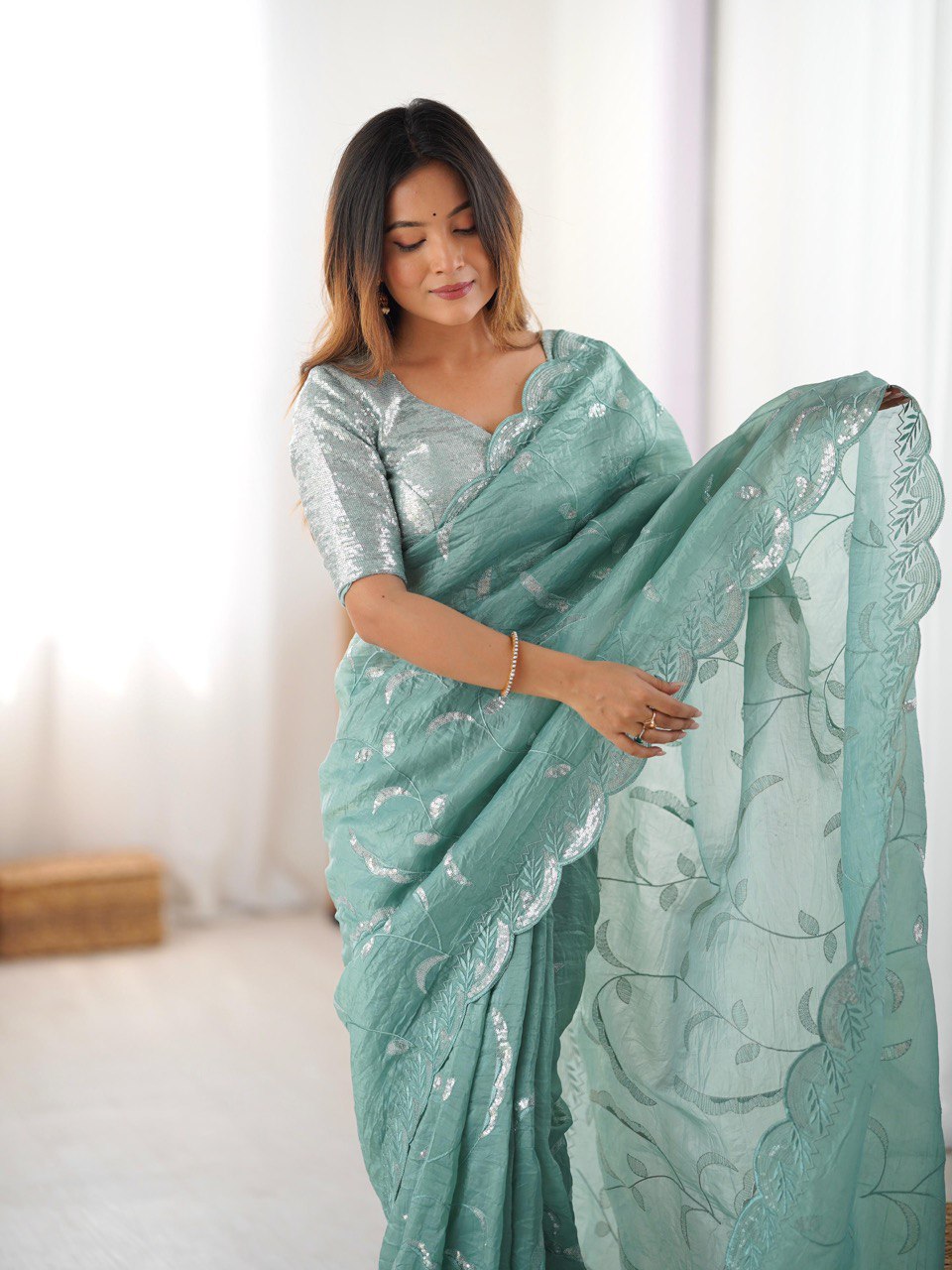 Beautiful Gold Crush Rama Saree