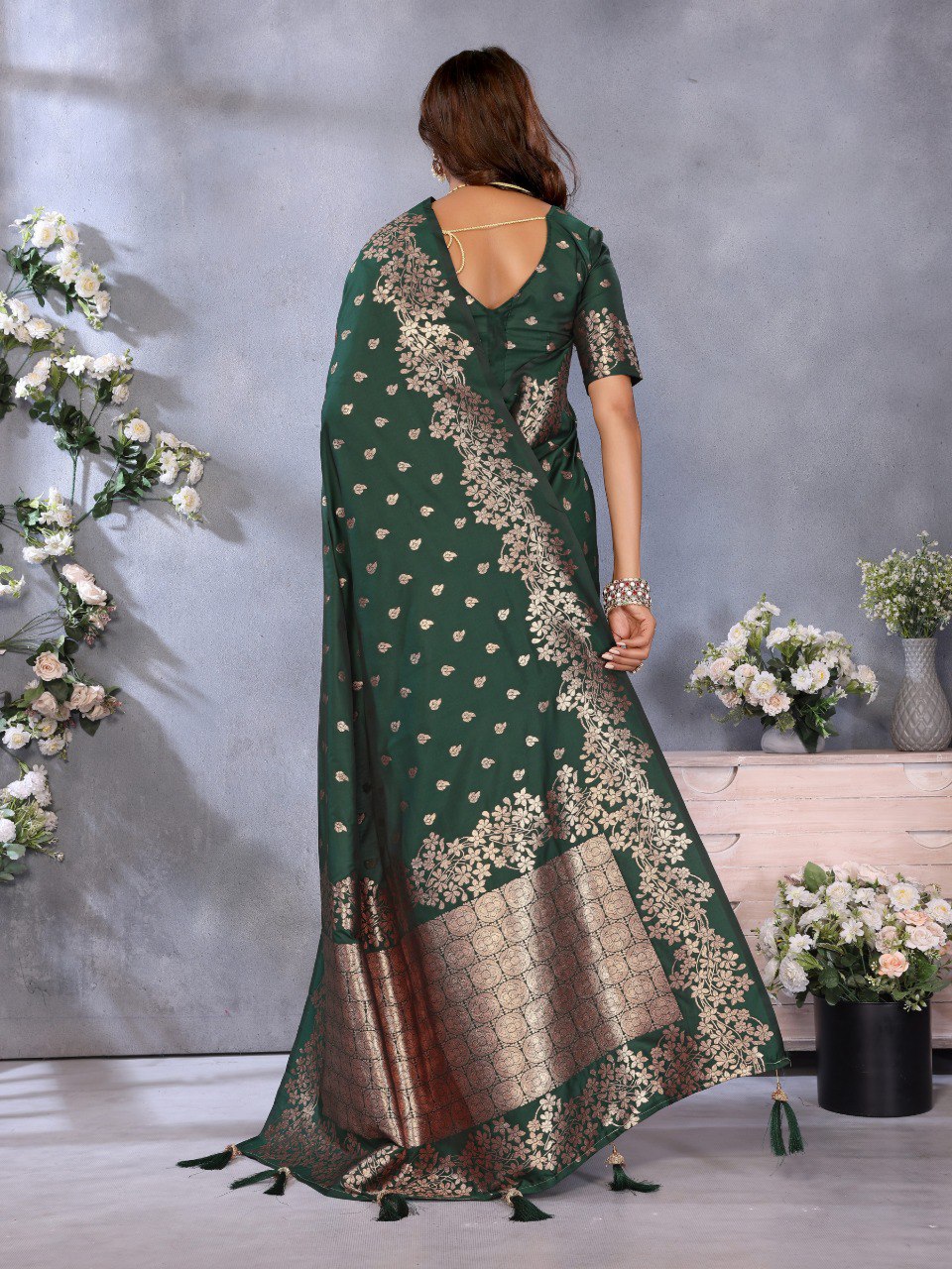 Awesome Banarasi Silk Mehndi Color Saree