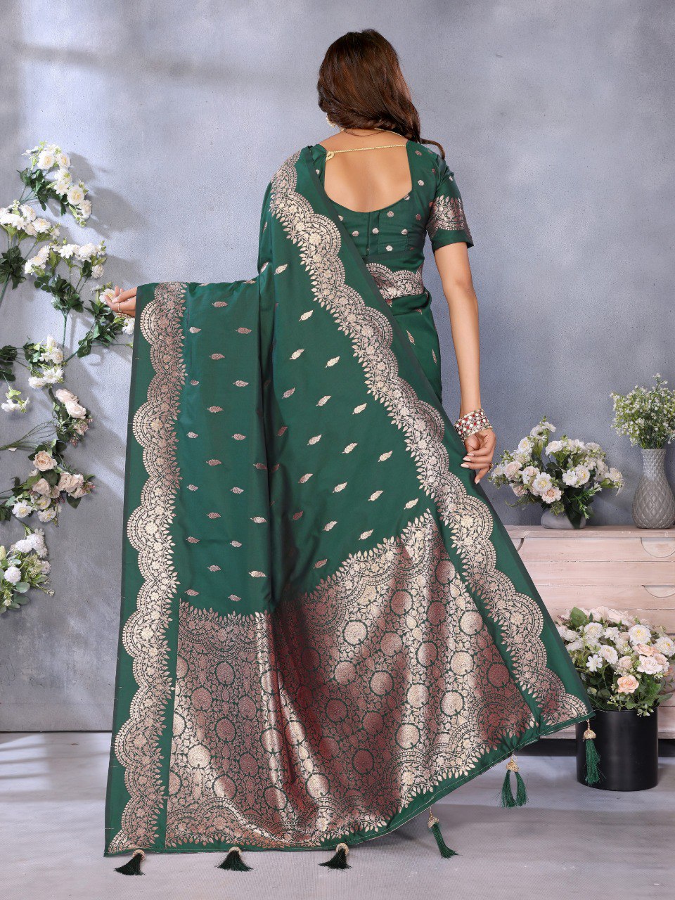 Demanding Mehndi Color Silk Saree
