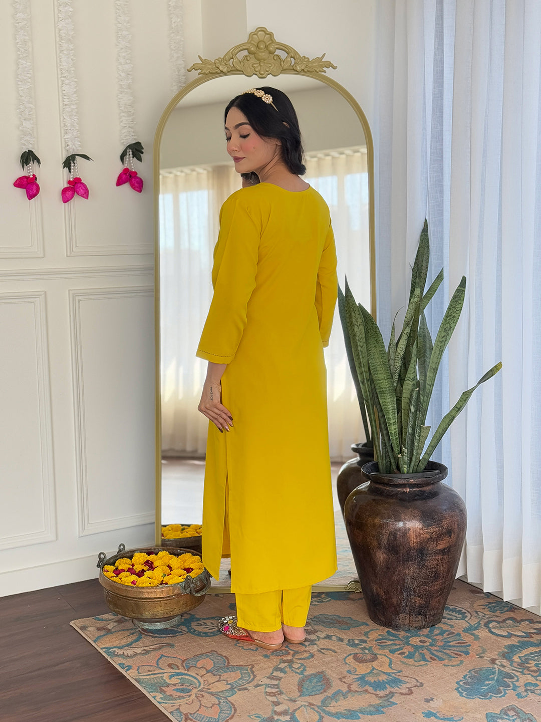 Beautifully designed that seamlessly combines tradition kurta set