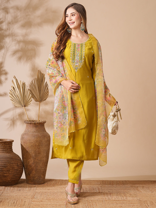 Elegent Beautifully designed that seamlessly combines tradition kurta set